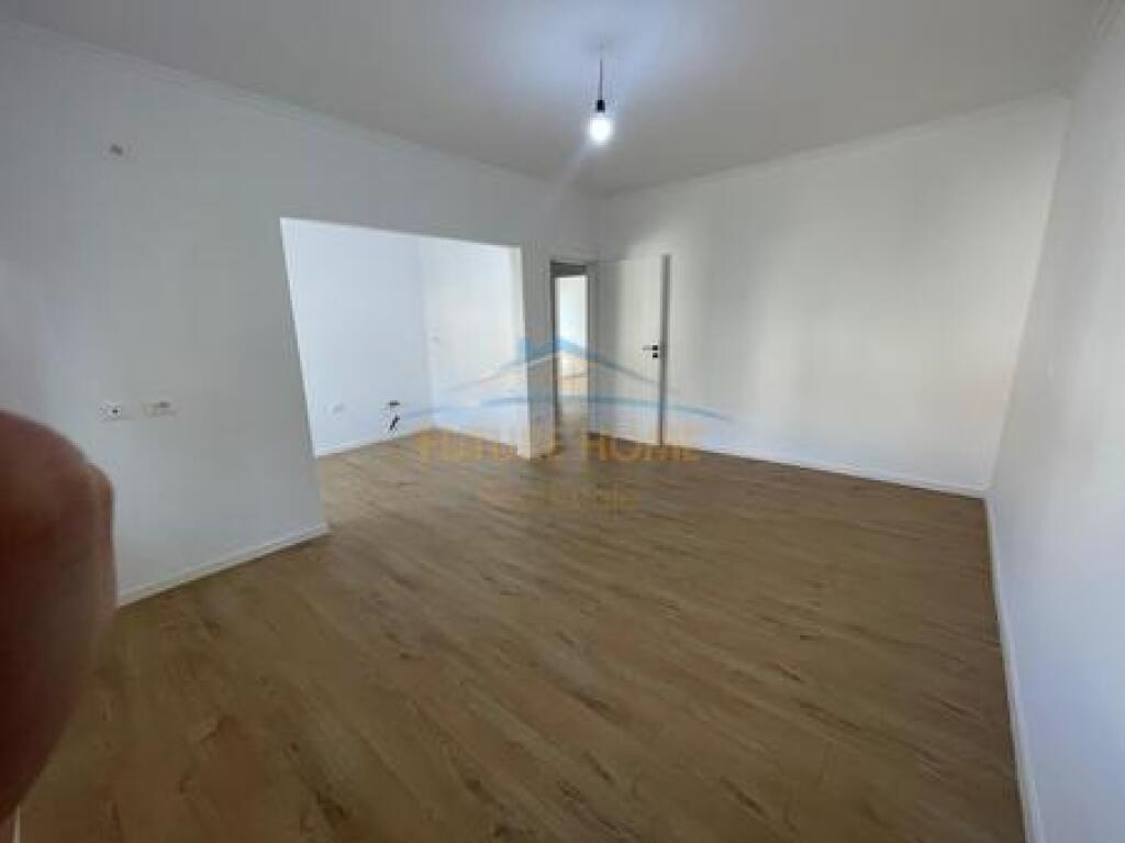 Shitet, Apartament 2+1, Ali Demi, Tirane.