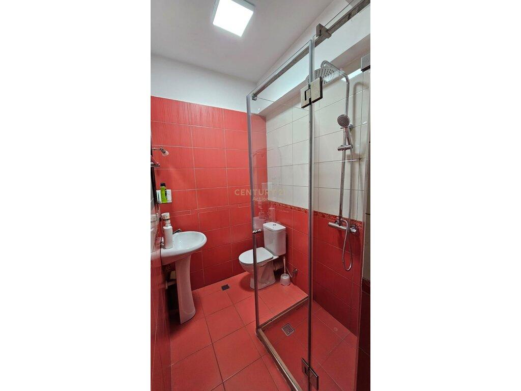 AFFITTIAMO APPARTAMENTO 2+1+2, VIA FROSINA PLAKU!