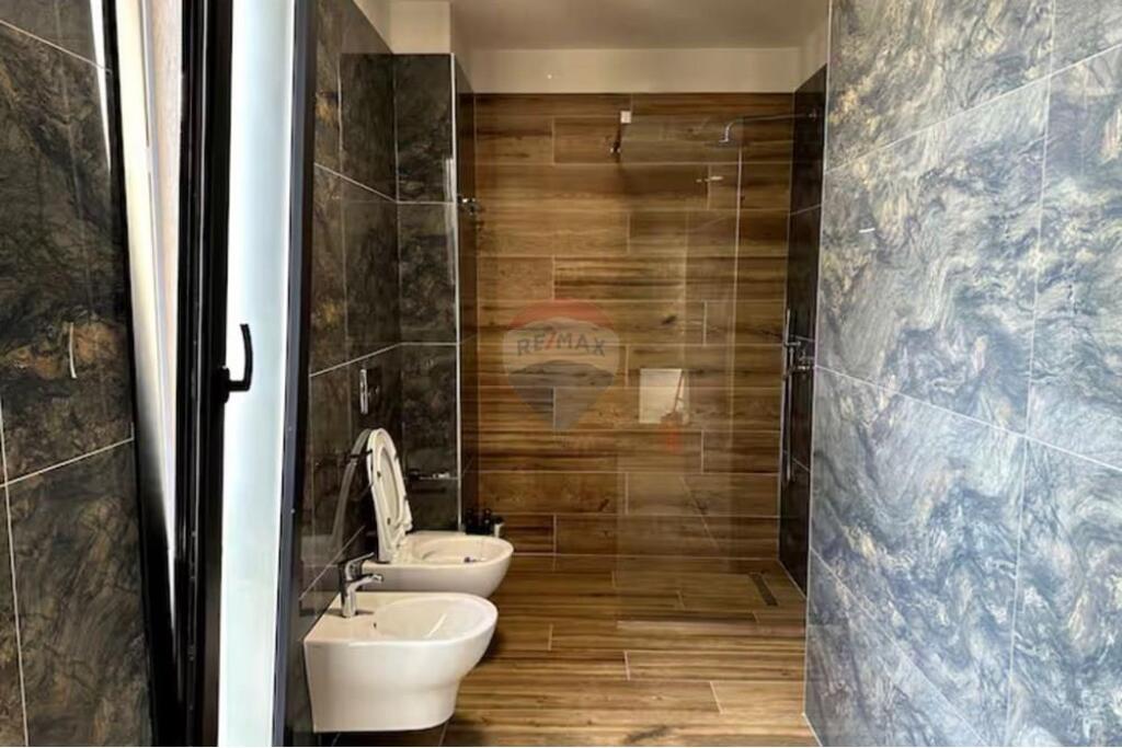 Apartament - Për Shitje - Rruga Kongresi I Manastirit, Tiranë