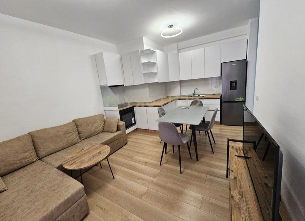 Appartamento 2+1 in affitto presso l'ex Campo di Aviazione, Tirana