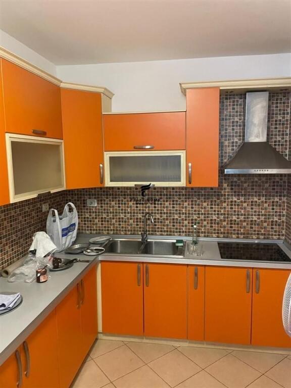 APARTAMENT ME QERA 2+1 PAZARI I RI 60.000 LEKE