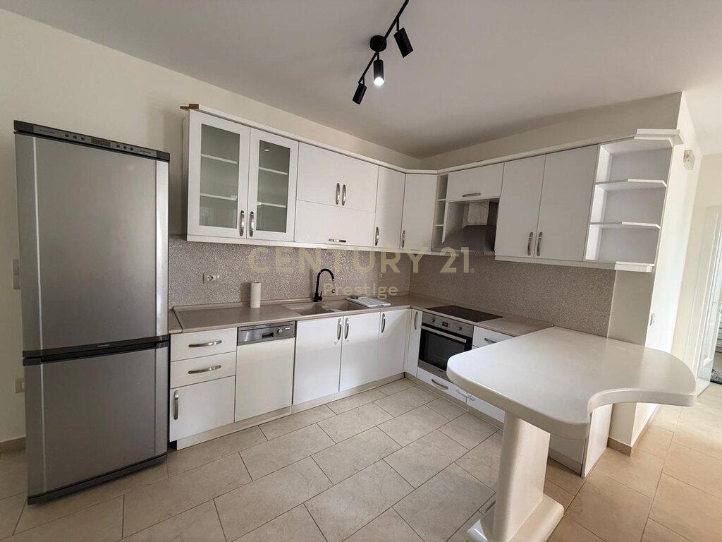 APARTAMENT 2+1 ME QIRA PRANE LION PARK, TIRANE!