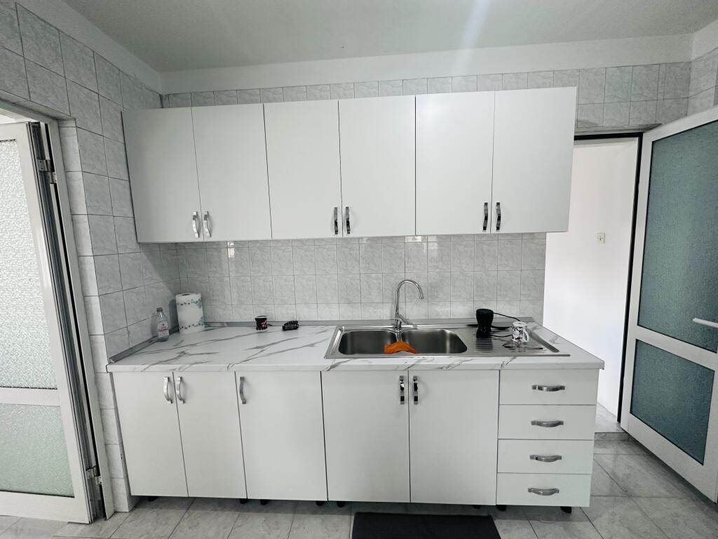 Affittasi Appartamento 4+1+1 Balcone