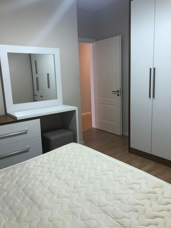 Apartament 2+1 per qira tek Liqeni Thate