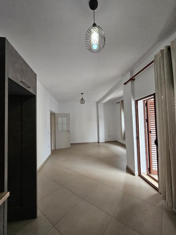 IN AFFITTO – APPARTAMENTO VUOTO 3+1 A FRESK!