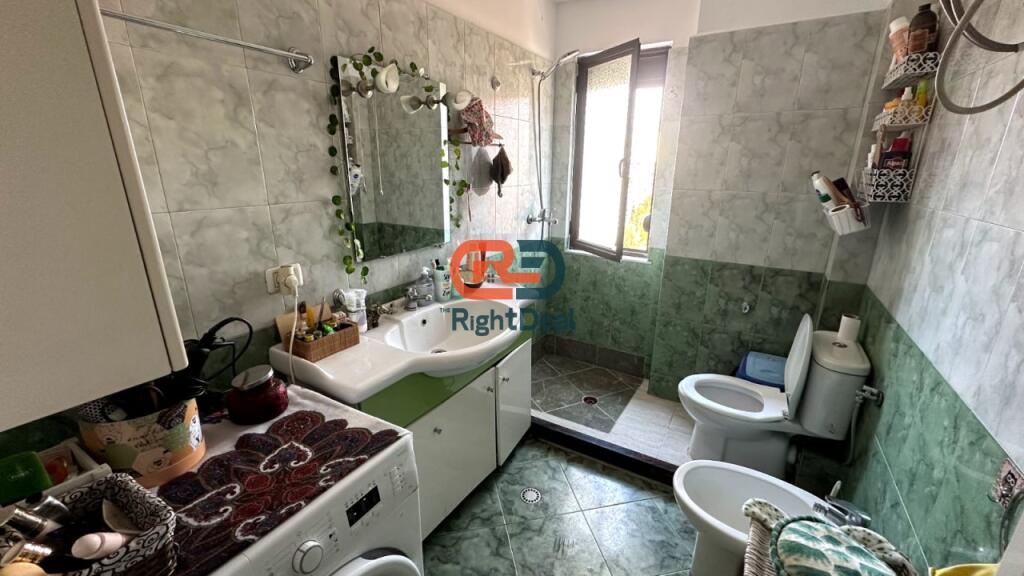 Ne Porcelan, Jepet Me Qira Apartament 2+1 I Mobiluar!!