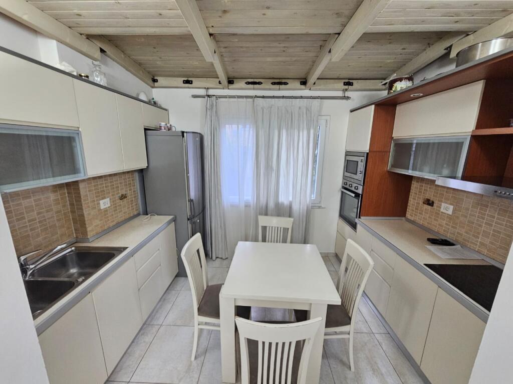 Apartament Me Qera 2+1 Tek rruga elbasanit