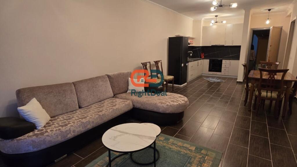 Ne Misto Mame ,Jepet Me Qira Apartament 2+1+2 I Mobiluar !