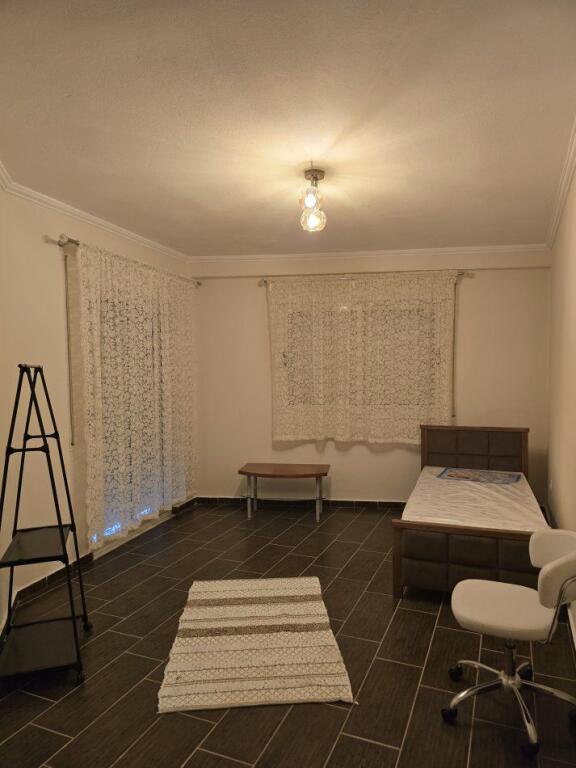 Jepet me qira apartament 2+1 tek Amerikan 3
