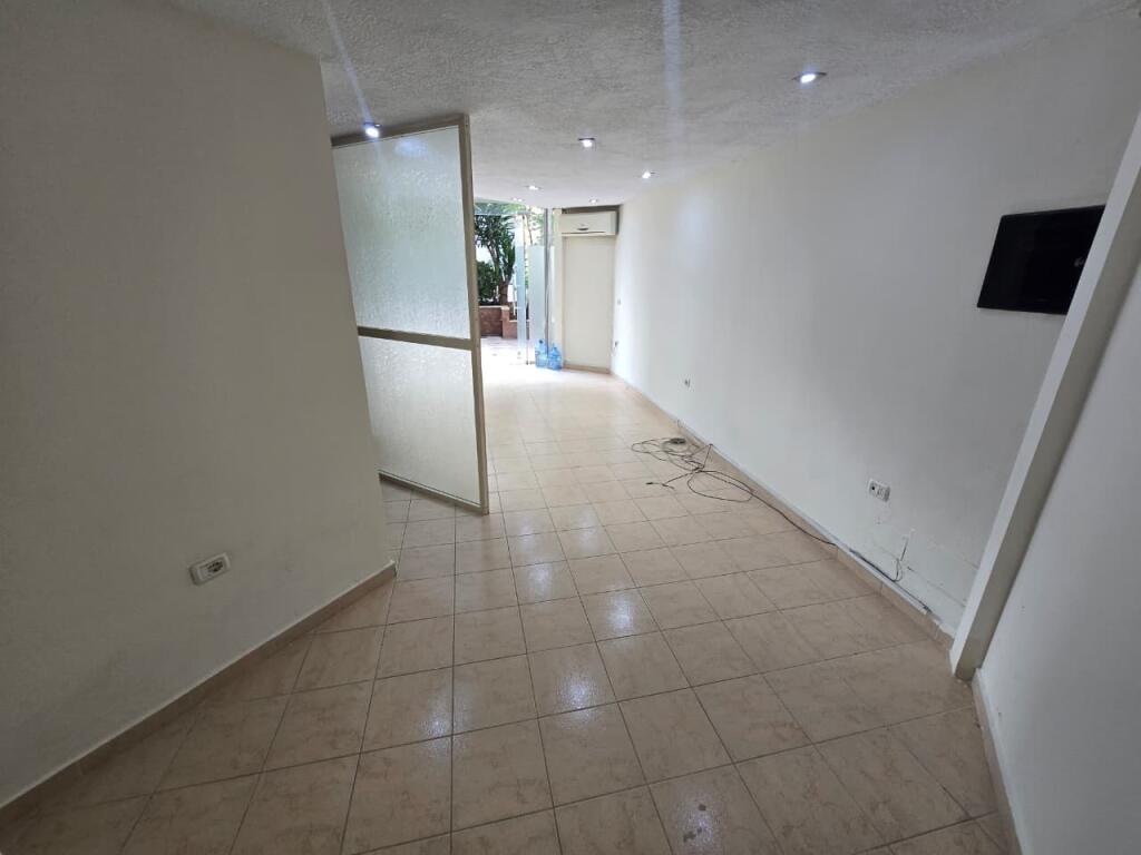Apartment / Office for Rent on Barricades Street
