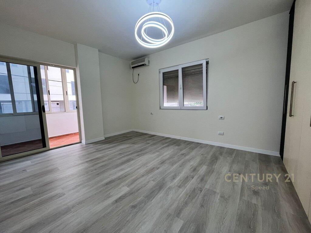 Apartament 2+1 me qira tek Zogu i Zi!!