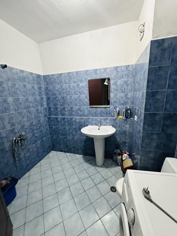 Affittasi Appartamento 4+1+1 Balcone