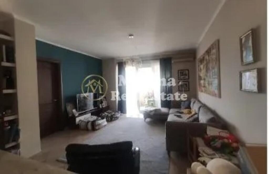 Affitto, Appartamento 1+1, a 21 Dhjetori, 500 Euro