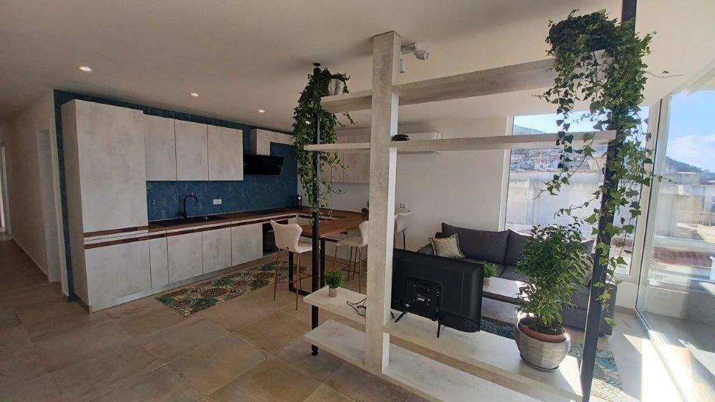 Penthouse For Sale Near Marina Bay Vlore