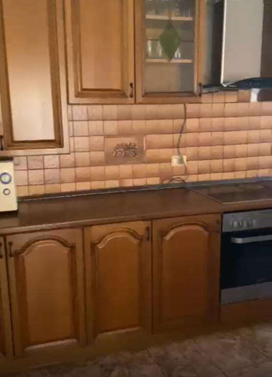Qera apartament 2+1  Kati 6 pa ashensor  Tek inxhinieria e ndertimit  Cmimi 40000 leke  Vetem per studente