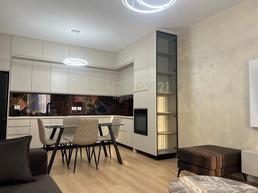Apartament 1+1+post parkimi me qira në Rrugën Jordan Misja 750 € /Muaj