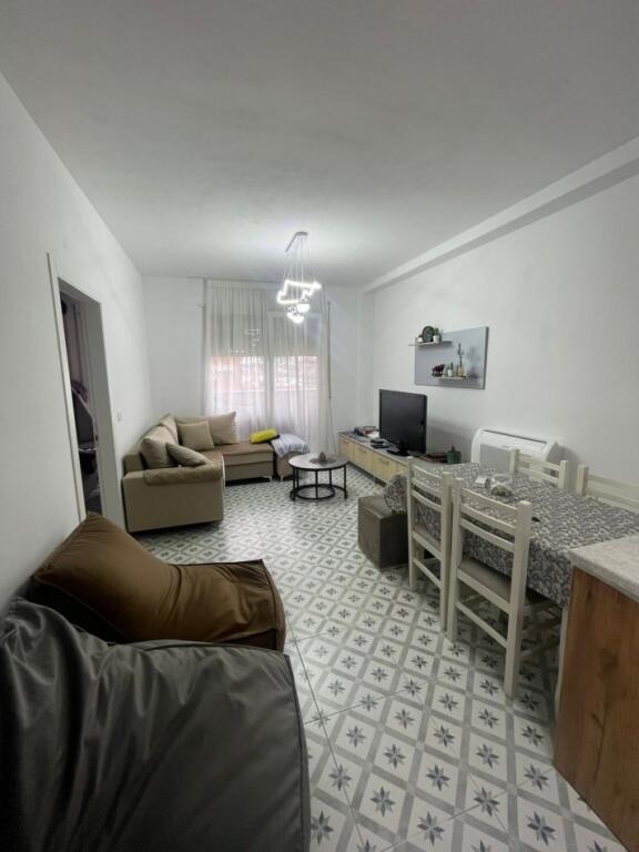 Jepet apartament 1+1 me qera tek Golden Park , perballe Amerikan 3