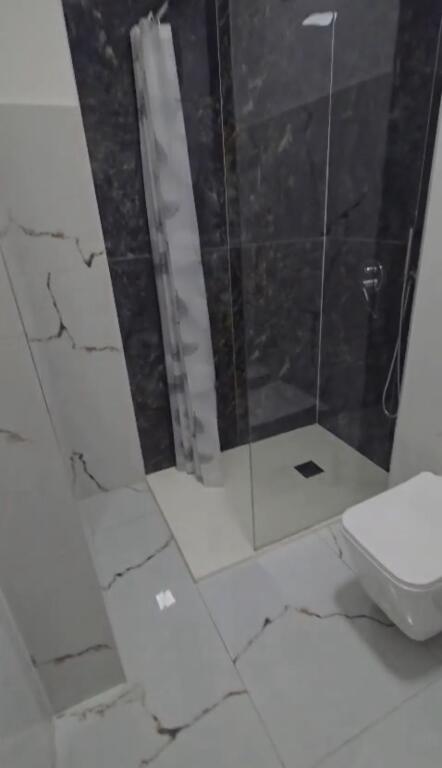 🏡APARTAMENT ME QIRA – 3+1 – PËRBALLË MARKATËS SË PESHKUT 🐟