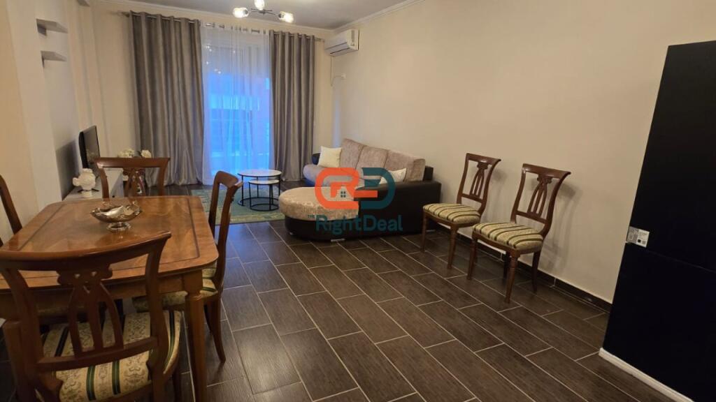 Ne Misto Mame ,Jepet Me Qira Apartament 2+1+2 I Mobiluar !