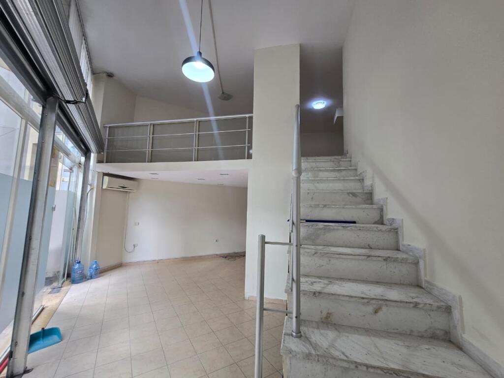 Apartment / Office for Rent on Barricades Street