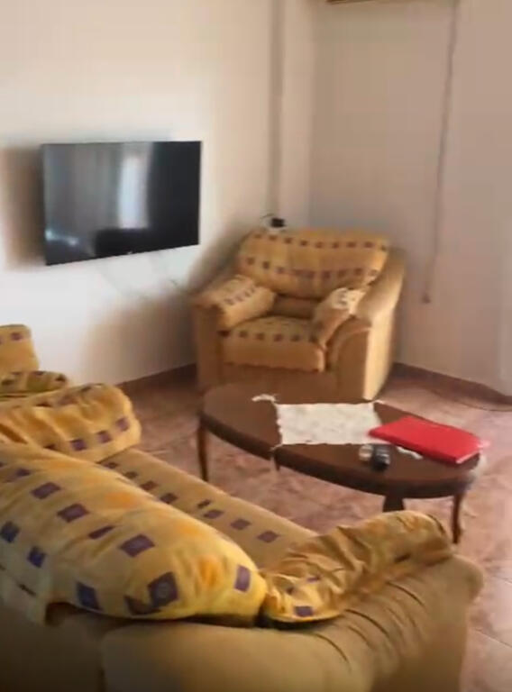 Qera apartament 2+1  Kati 6 pa ashensor  Tek inxhinieria e ndertimit  Cmimi 40000 leke  Vetem per studente
