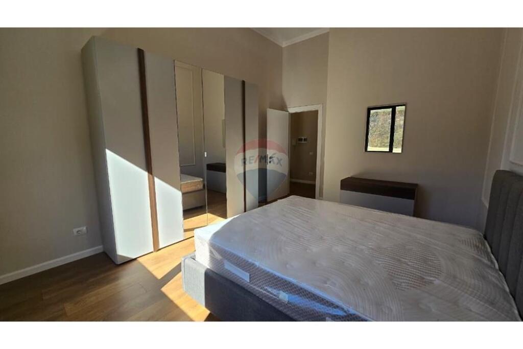 Apartament - Për Qira - Liqeni I Thatë