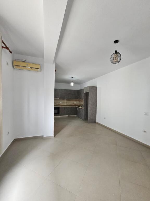 IN AFFITTO – APPARTAMENTO VUOTO 3+1 A FRESK!