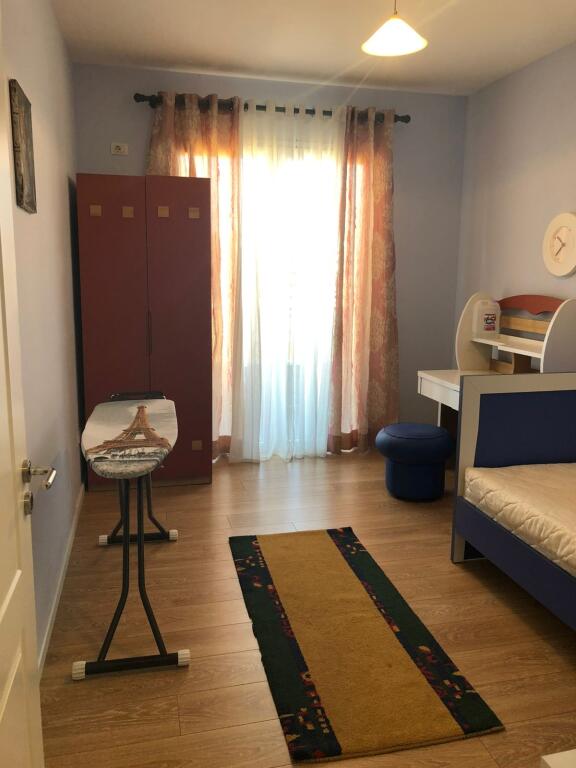 Apartament 2+1 per qira tek Liqeni Thate