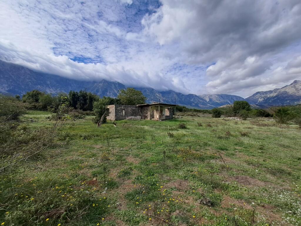 IN VENDITA – SOLO €90,000 (35 km da Borsh)