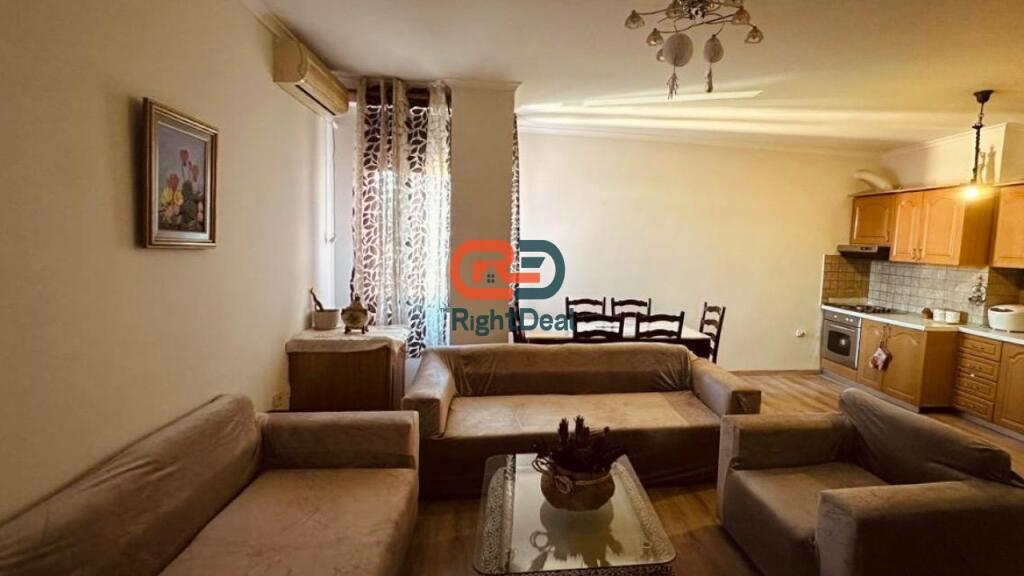 Ne Porcelan, Jepet Me Qira Apartament 2+1 I Mobiluar!!