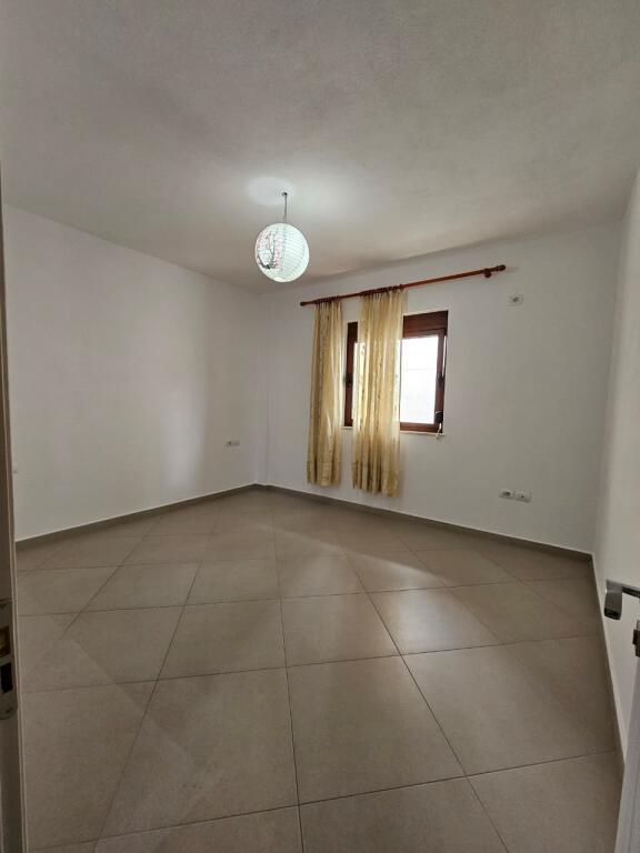 IN AFFITTO – APPARTAMENTO VUOTO 3+1 A FRESK!