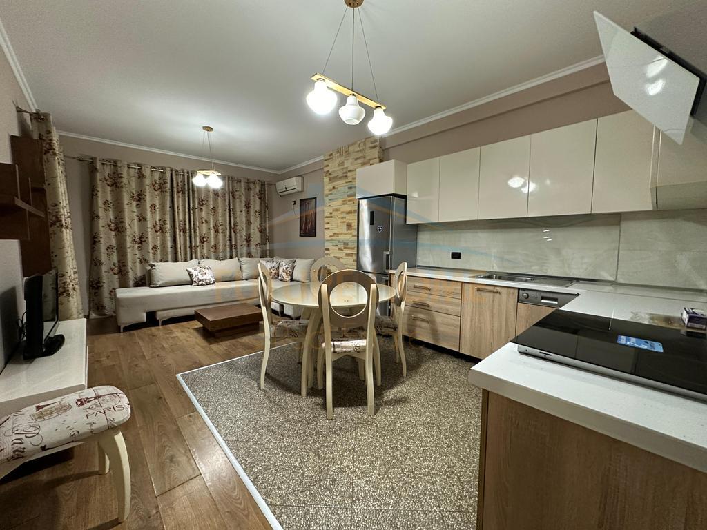 Shitet , Apartament 2+1, Unaza e Re , Astir
