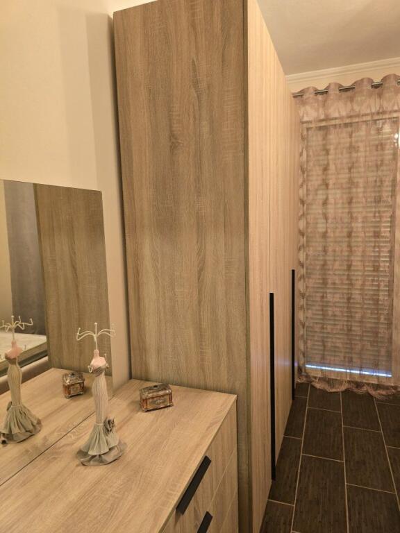 Jepet me qira apartament 2+1 tek Amerikan 3