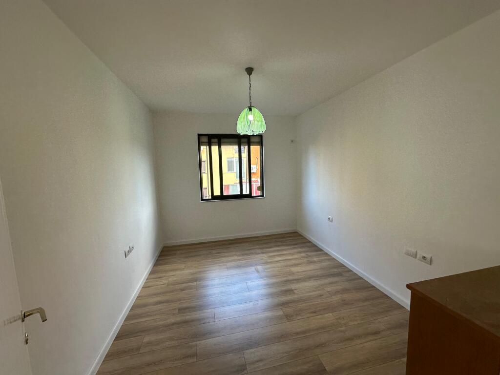 ✨ Appartamento 2+1 in vendita nel Campo di Aviazione! ✨ 5° piano con ascensore 🏠 Appartamento vuoto, pronto per abitare 🛋️ Soggiorno + cucina, 2 camere da letto, 🛁 bagno e 🌅 balcone con vista aperta Superficie 81 m2  📄 Documentazione regolare 🏦 Possibilità di acquisto anche con credito bancario  💶 Prezzo: 165.000 €
