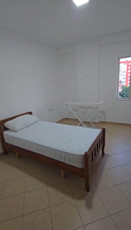 🏡APARTAMENT ME QIRA – 3+1 – PËRBALLË MARKATËS SË PESHKUT 🐟