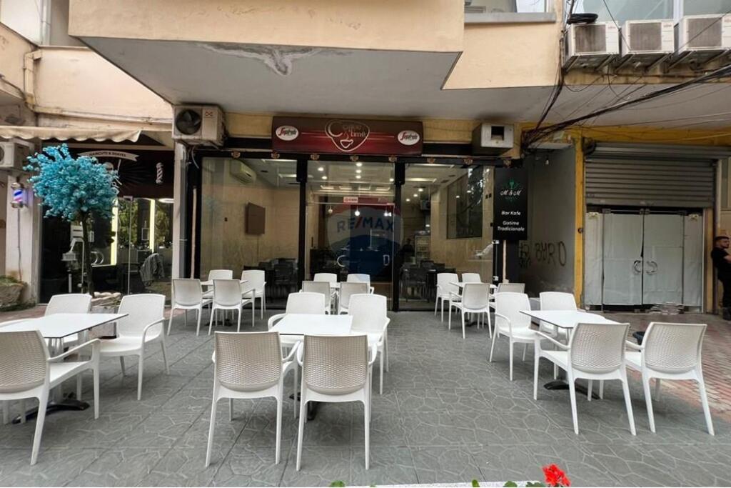 Locale in affitto in Via delle Barricate