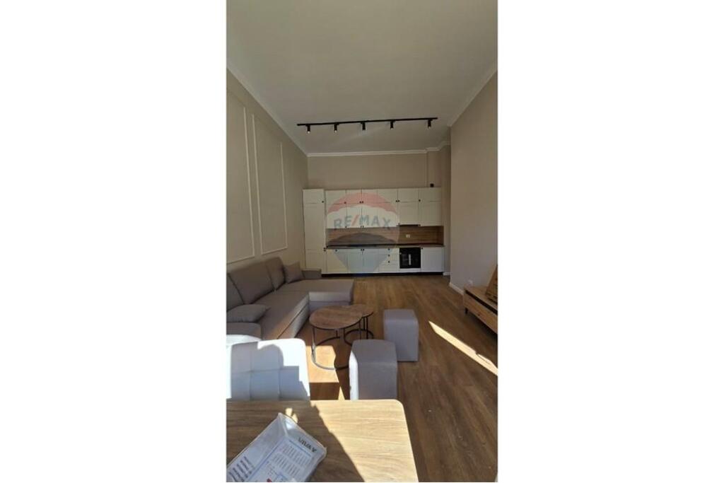 Apartament - Për Qira - Liqeni I Thatë