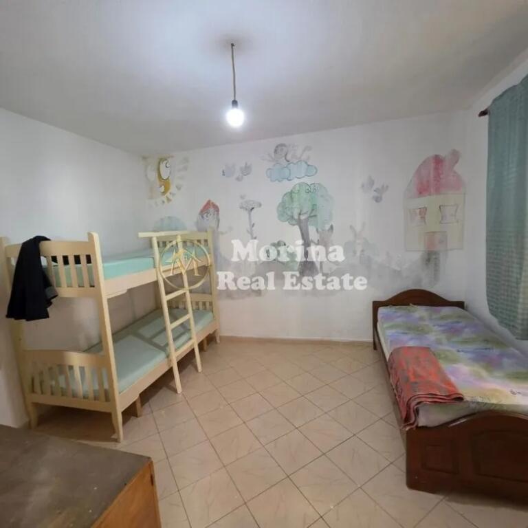 Qera , Hyrje private , 2+1, 5 Maji , 400 euro / muaj .