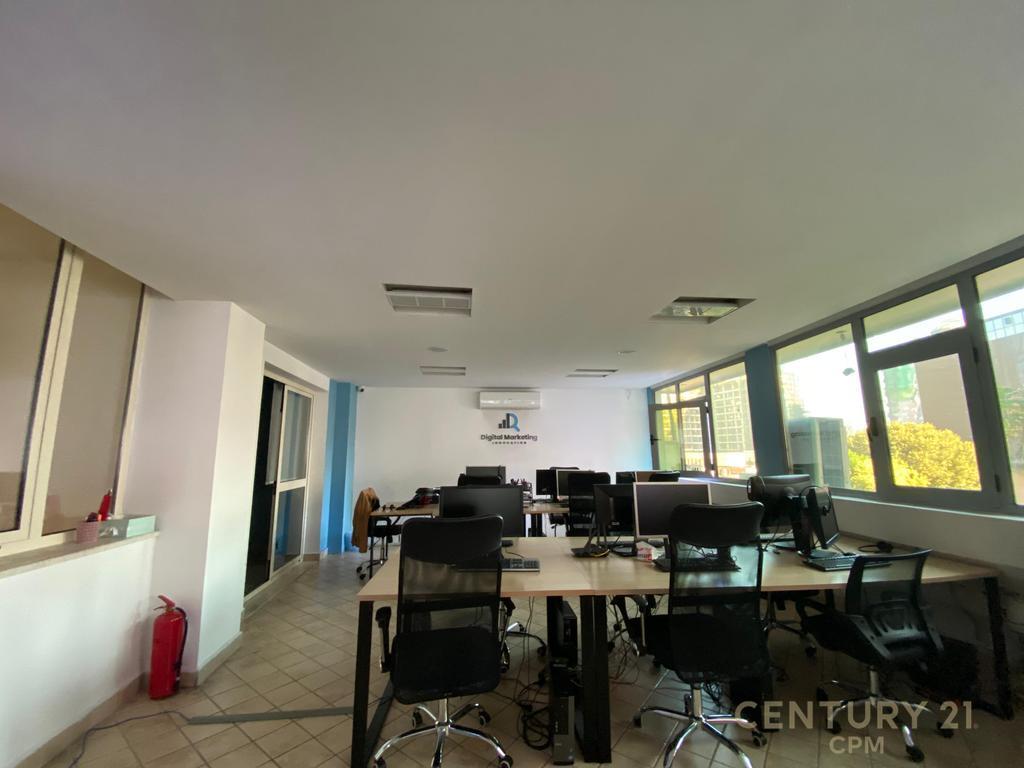 Locale per ufficio in affitto nel centro di Tirana