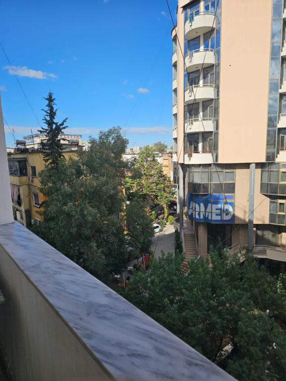 Business premises, at post 8 Wilson square, price 800 euros