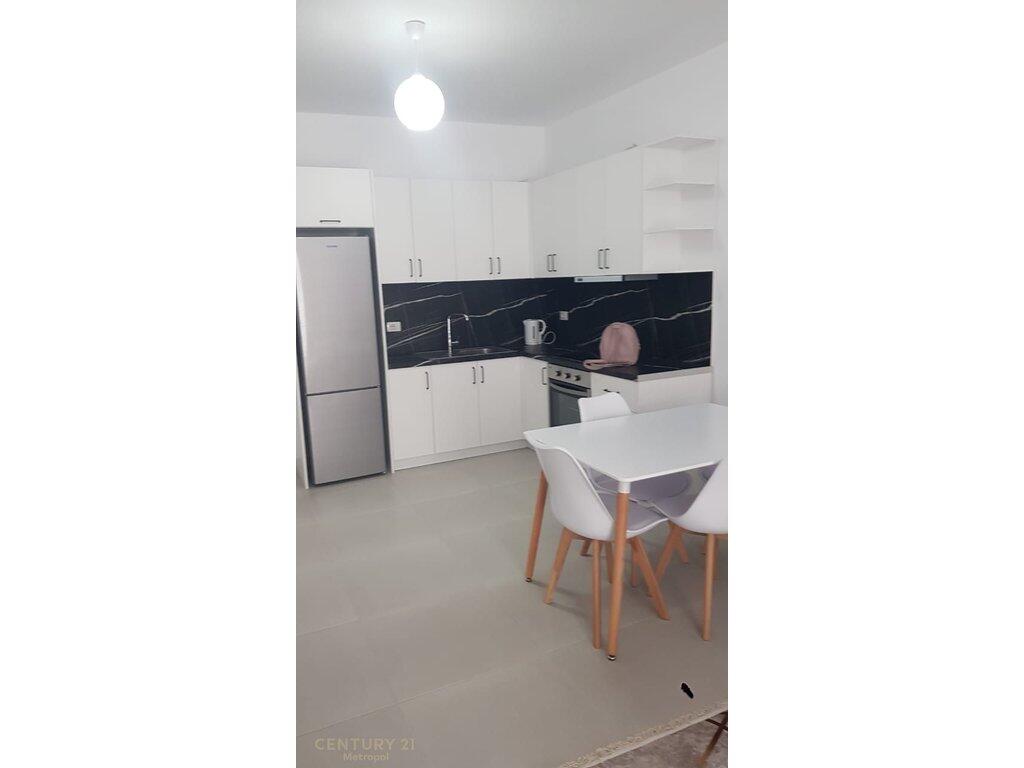 JAPIM ME QIRA APARTAMENT 2+1+2+ POST PARKIMI, TEK ASL (SPITALET)

