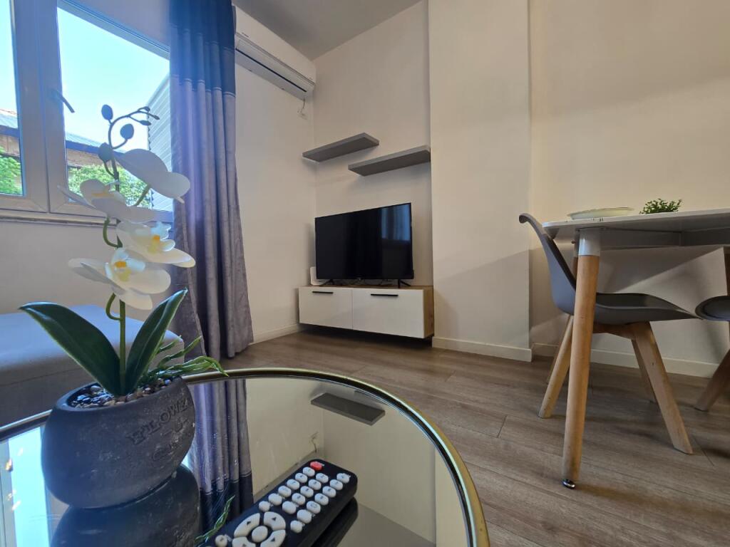 Price reduced! Apartment 1+1 for rent at Willson Square.
