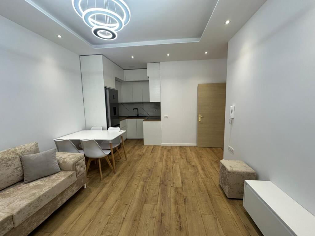 Apartament 1+1 per shitje, Komuna e Parisit, Rruga Bill Klinton