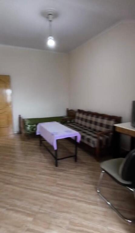 Jepet me qera apartamenti 1+1 ,Rruga siri kodra , prane furre buke qato  Cmimi: 400 mije leke