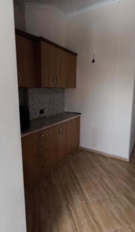 Jepet me qera apartamenti 1+1 ,Rruga siri kodra , prane furre buke qato  Cmimi: 400 mije leke