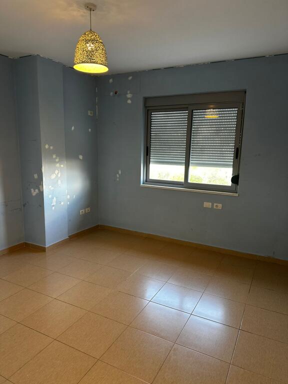 Jepet apartament 3+1+3 B Liqeni Thate !