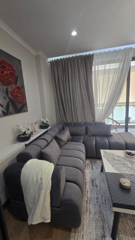 APARTAMENT ME QERA 2+1 ISH PARKU 800 EURO