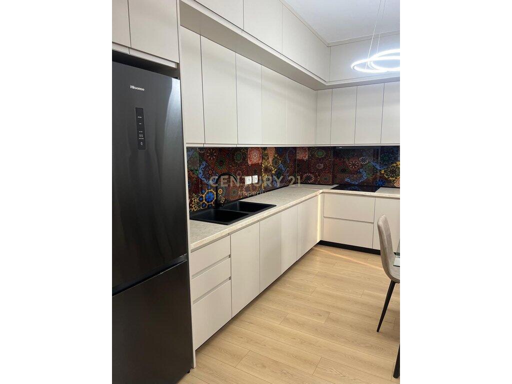 Apartament 1+1+post parkimi me qira në Rrugën Jordan Misja 750 € /Muaj