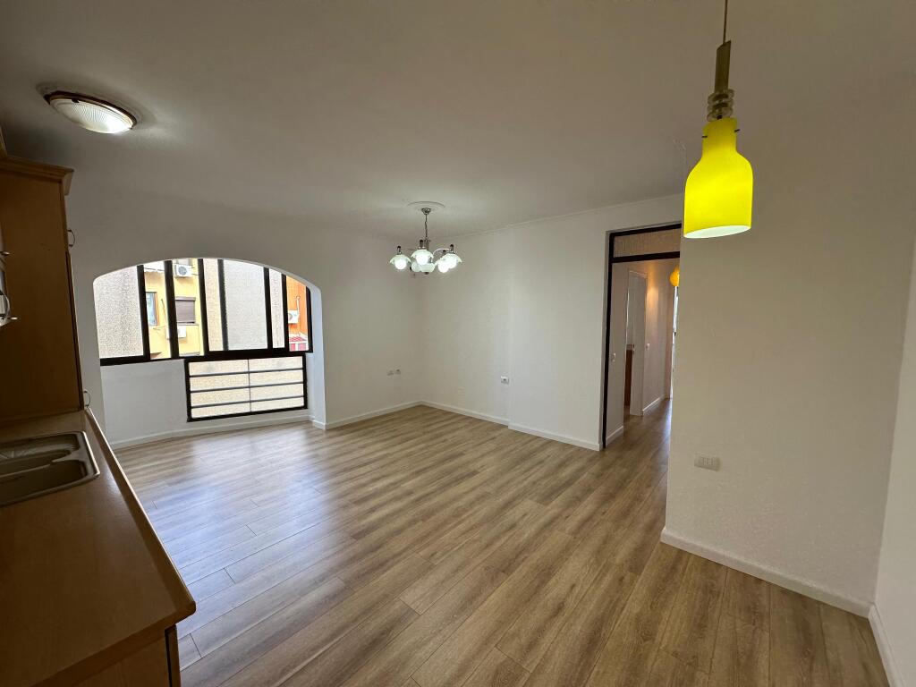 ✨ Appartamento 2+1 in vendita nel Campo di Aviazione! ✨ 5° piano con ascensore 🏠 Appartamento vuoto, pronto per abitare 🛋️ Soggiorno + cucina, 2 camere da letto, 🛁 bagno e 🌅 balcone con vista aperta Superficie 81 m2  📄 Documentazione regolare 🏦 Possibilità di acquisto anche con credito bancario  💶 Prezzo: 165.000 €