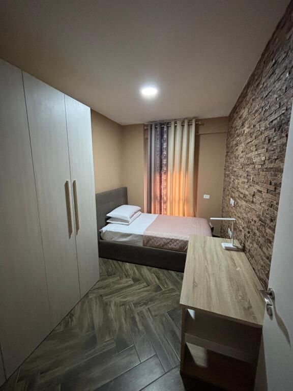 📍 Jepet me qira apartament 2+1 tek “Kontak”💰 Çmimi: 70000 lekë/muaj